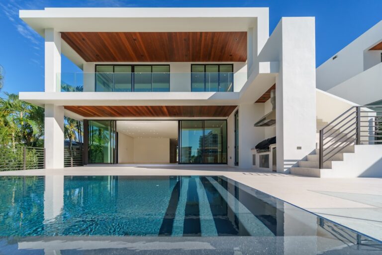 Contemporary villa with garden and pool